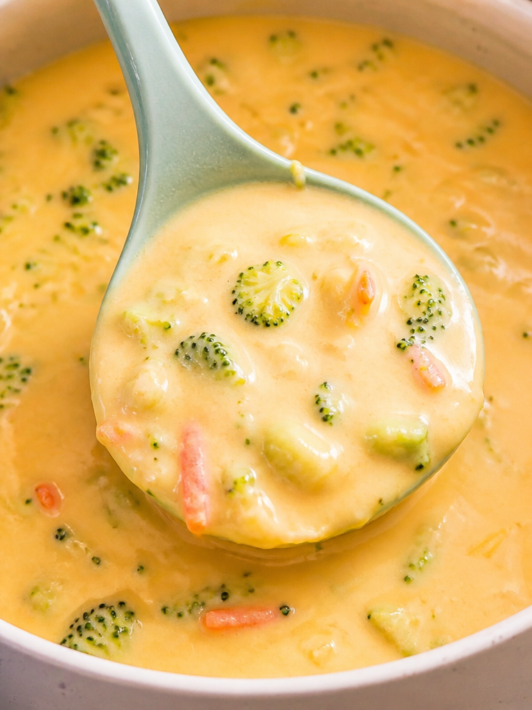 Receta de Sopa de Brócoli con Cheddar al Estilo Panera • Food Folks and Fun