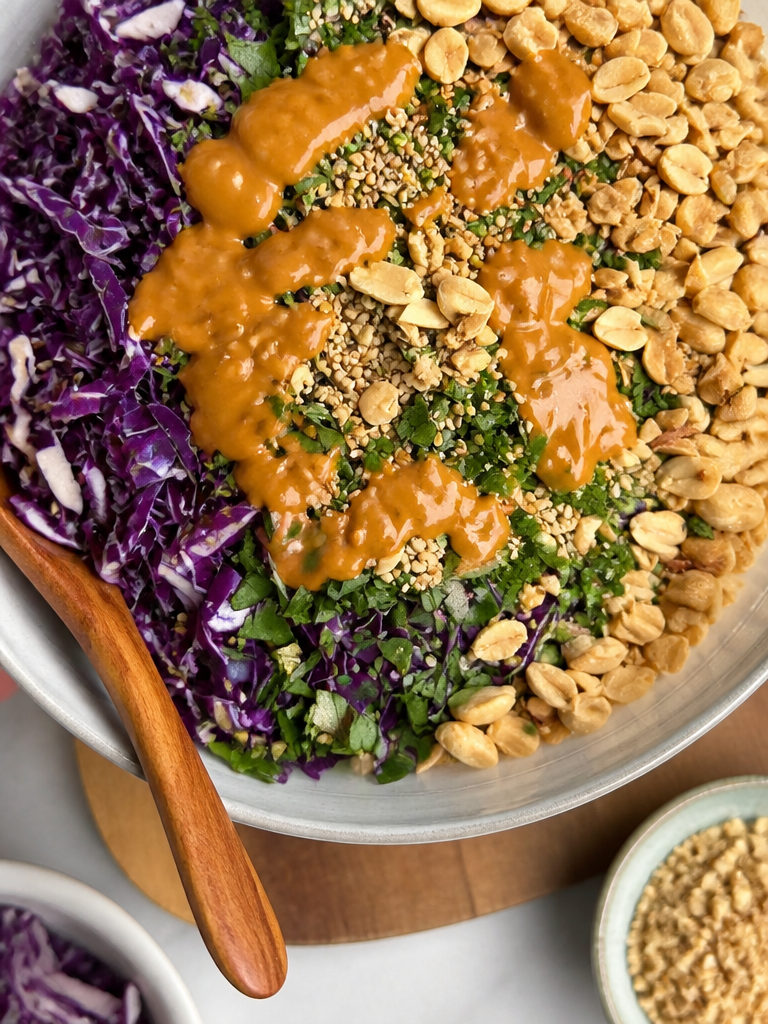 Ensalada de Pollo Tailandés con Aderezo de Cacahuate