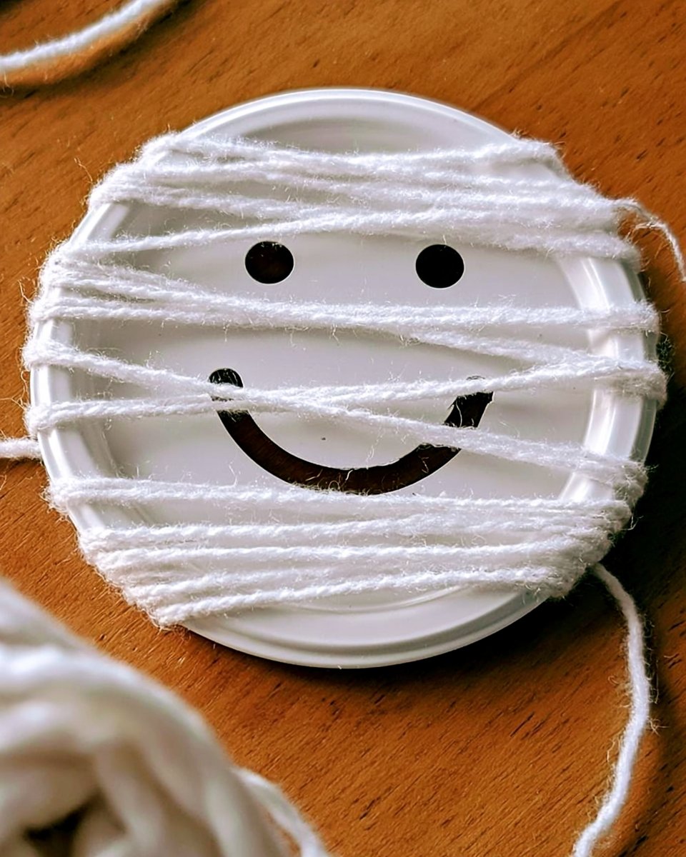 Mummy Paper Plate Lacing Craft - Our Kid Things