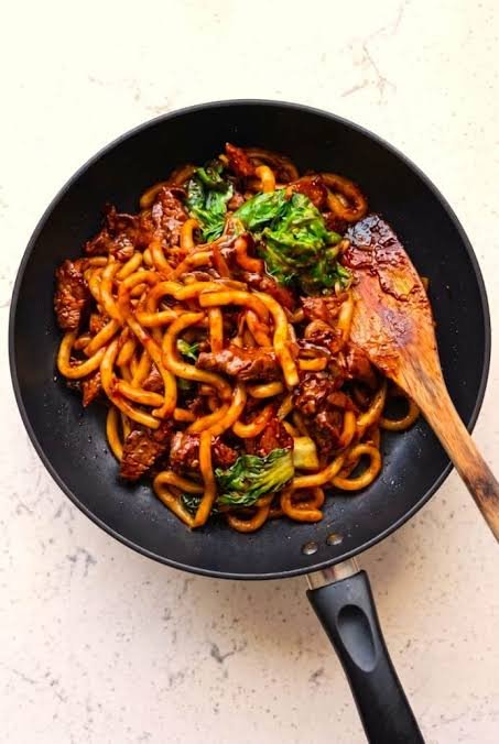 15-Minute Beef Black Pepper Udon