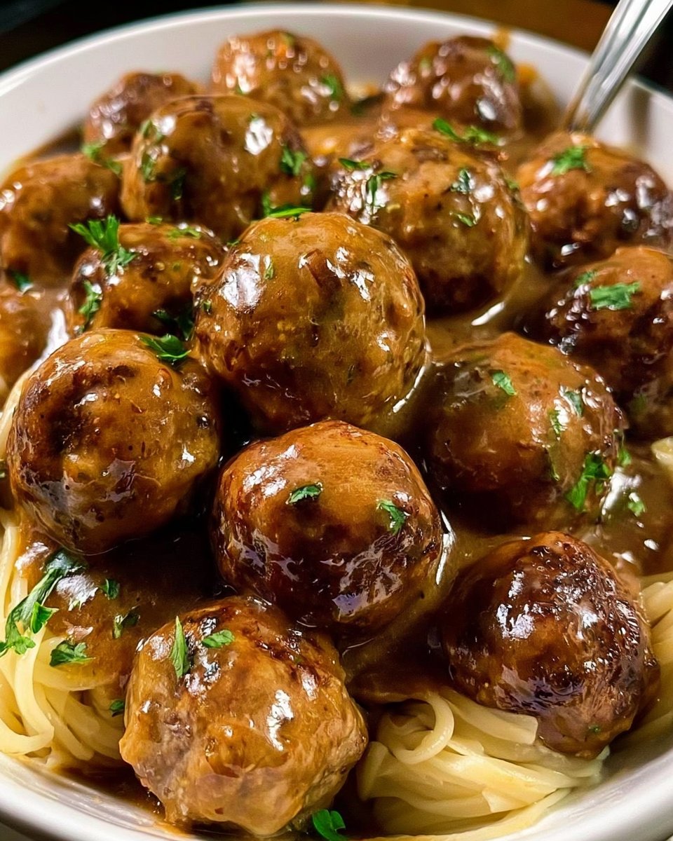 Easy-to-Make Crockpot Meatballs