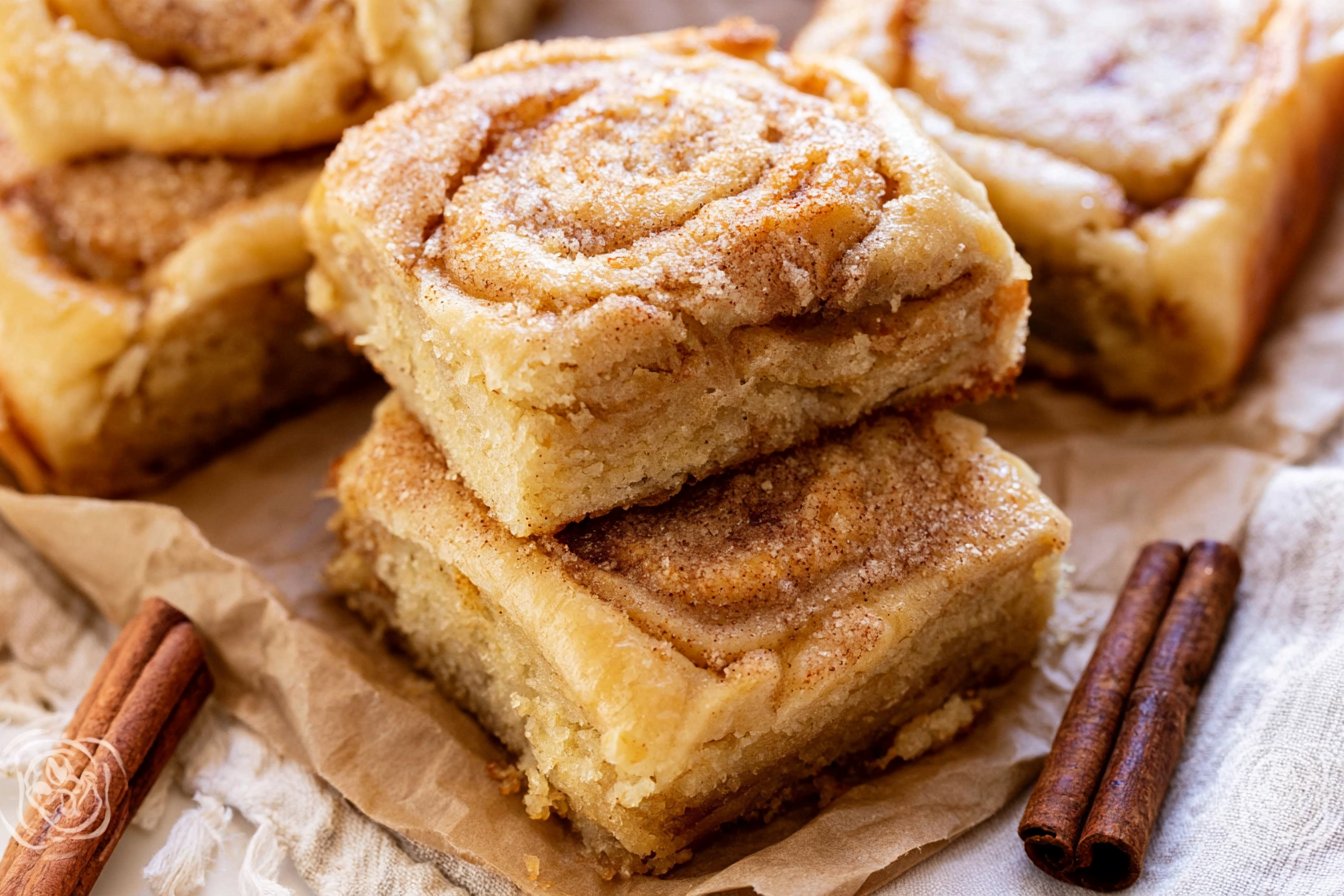 Cinnamon Roll Blondies