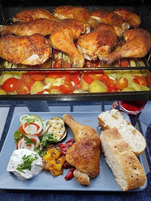 Hähnchenschenkel mit Ofengemüse und Sauerrahm-Dip