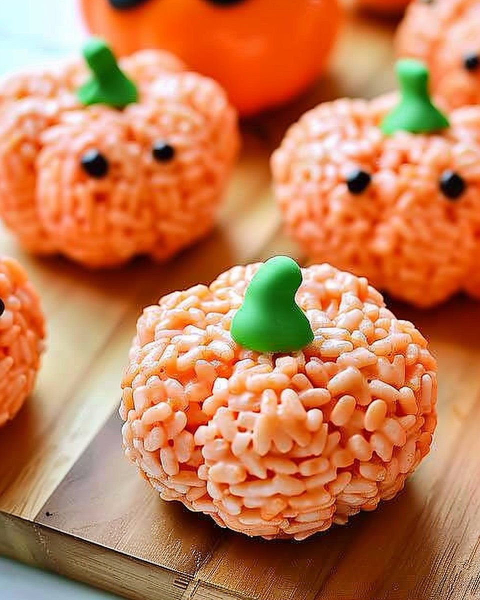 Rice Krispie Treat Pumpkins | An Easy Halloween Treat Idea