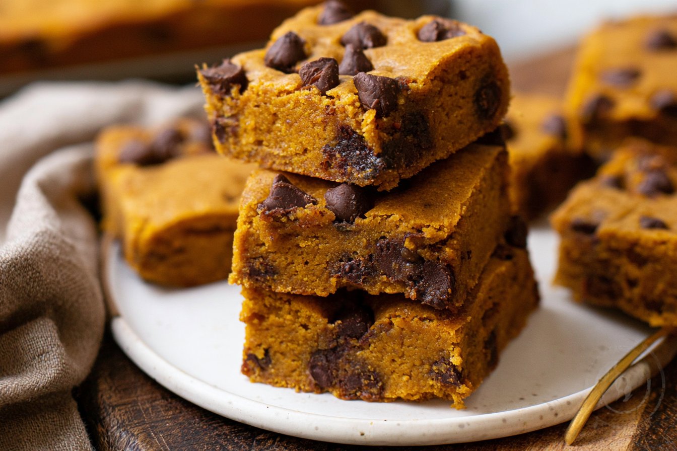 The Best Fall Dessert: Pumpkin Chocolate Chip Bars