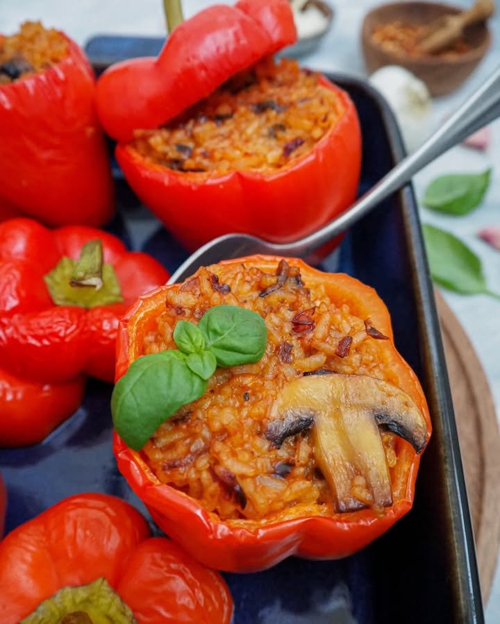 Gefüllte Paprika mit Tomatenreis Vegetarisches Rezept