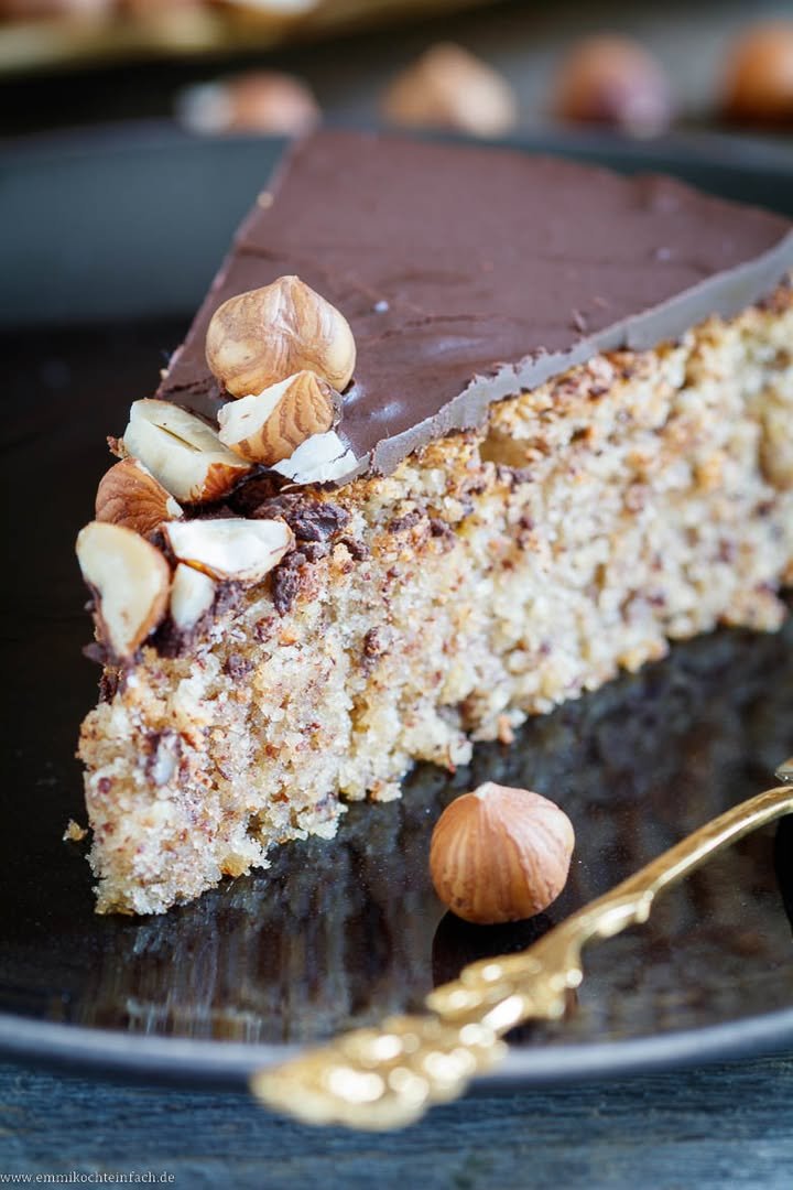 Saftiger Nusskuchen ohne Mehl