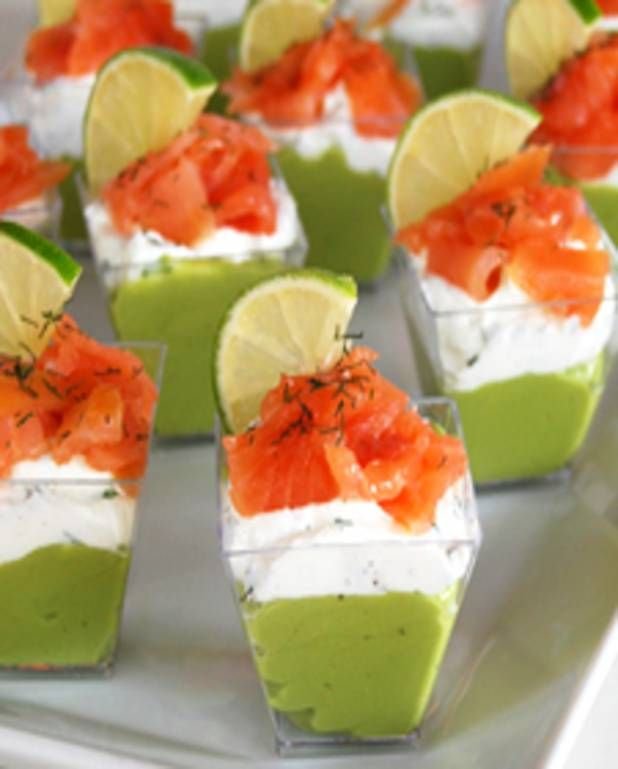 Verrines avocado, cream cheese with herbs and smoked salmon for 12 people - Recipes - Elle &agrave; Table