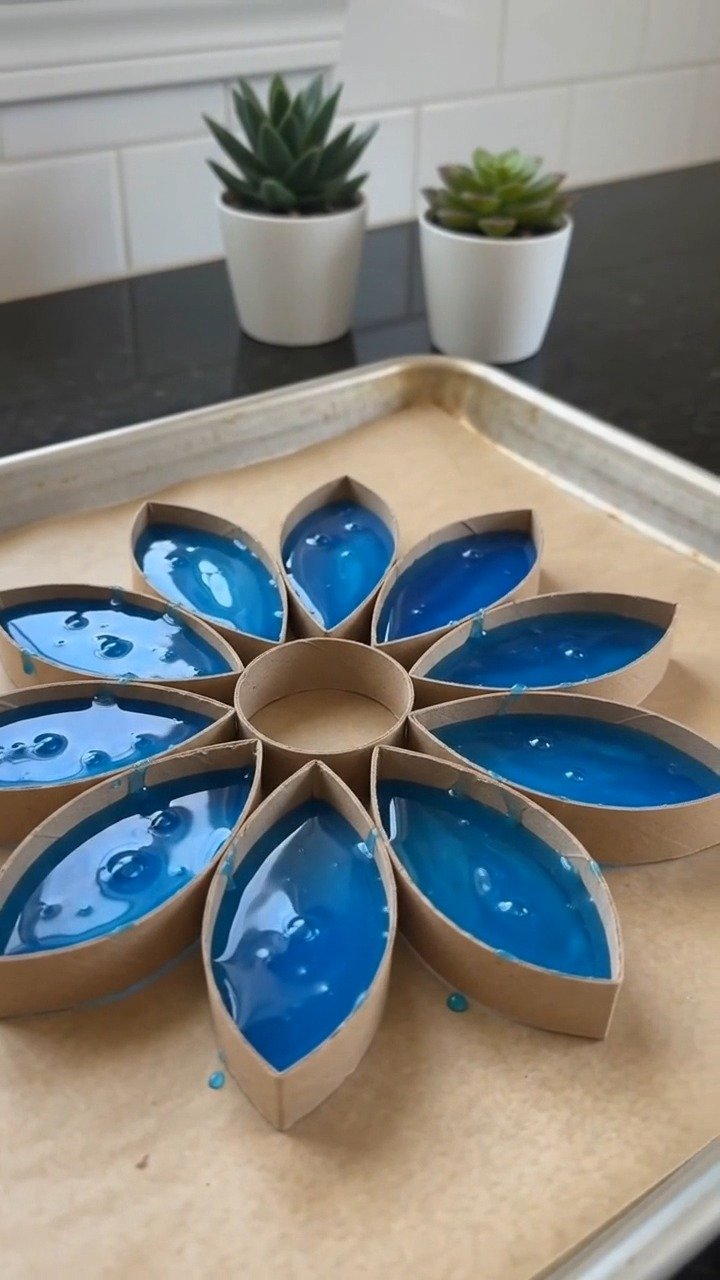 Don't throw away paper towel tubes—turn them into creative crafts and colorful decorations with simple supplies ✨ Save this project! 11 Don't throw away paper towel tubes—turn them into creative crafts and colorful decorations with simple supplies ✨ Save this project!