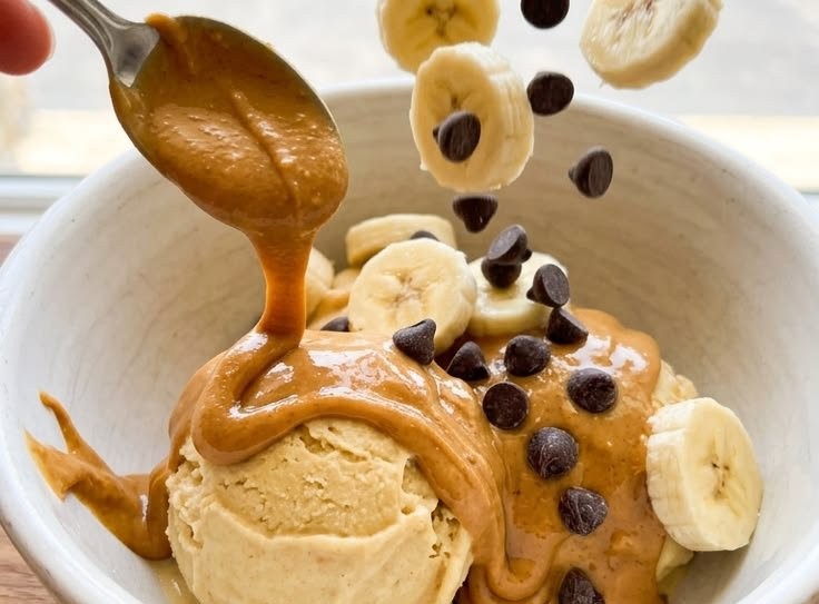 Skinny Peanut Butter Banana Frozen Yogurt