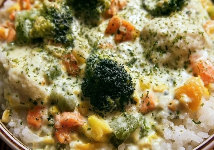 Cremige Gemüse-Frischkäse-Reis-Schüssel