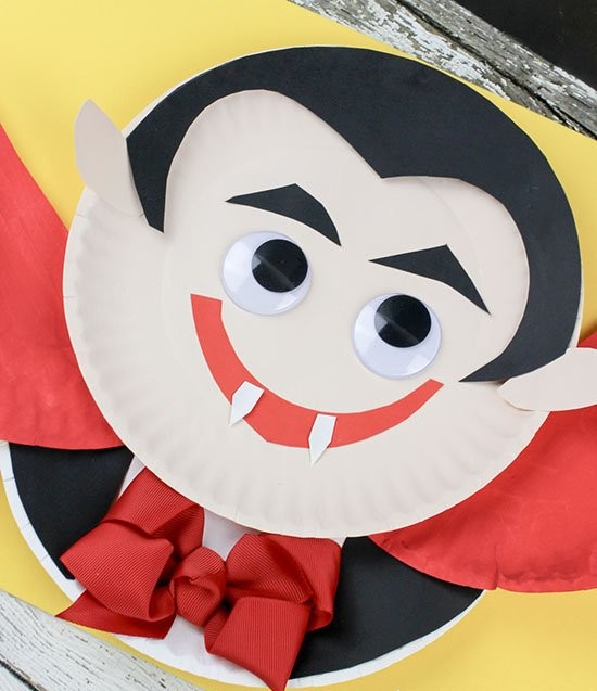 Darling Paper Plate Vampire Craft