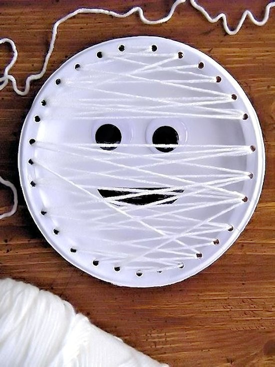 Mummy Paper Plate Lacing Craft - Our Kid Things