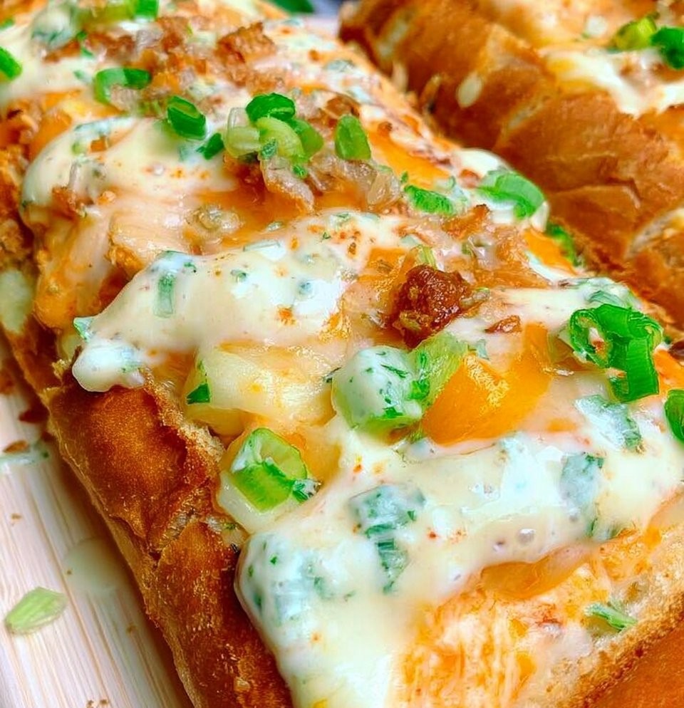 Buffalo Chicken Garlic Bread