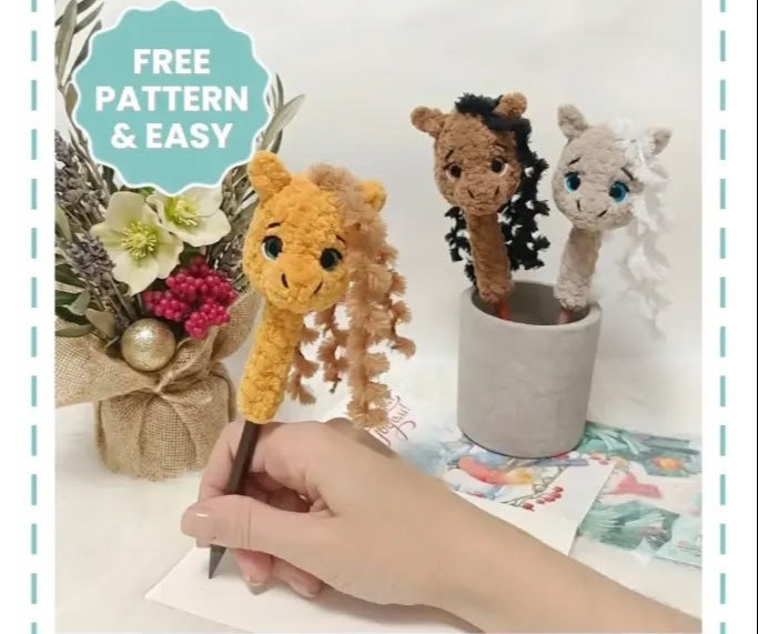 Crochet an Amigurumi Horse Pen Topper
