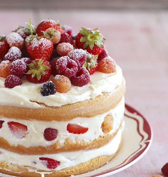 Naked cake with red fruits