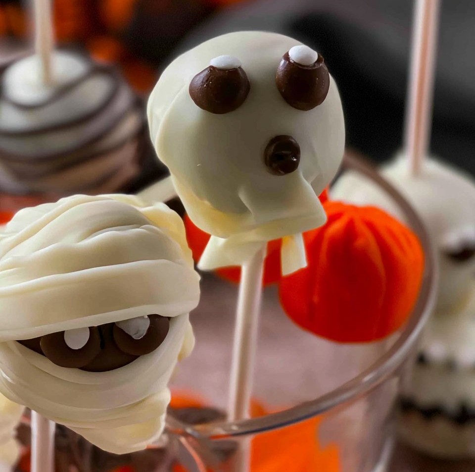 Halloween Cake Pops
