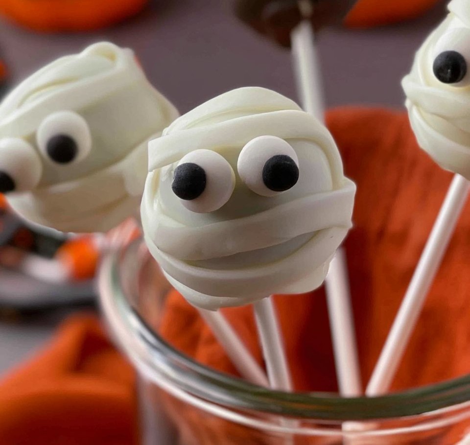 Halloween Cake Pops