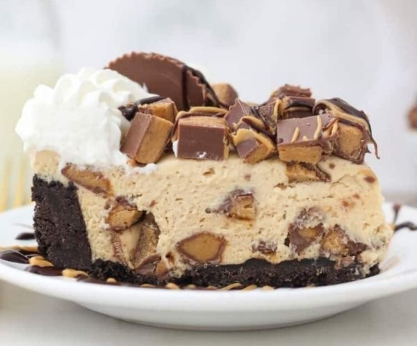 NO-BAKE REESE’S PEANUT BUTTER CUP CHEESECAKE