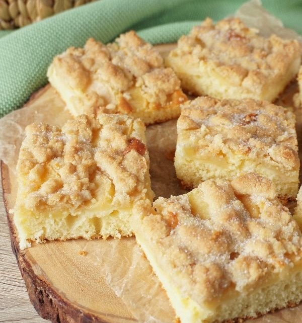 Einfacher Apfelkuchen vom Blech mit Streuseln