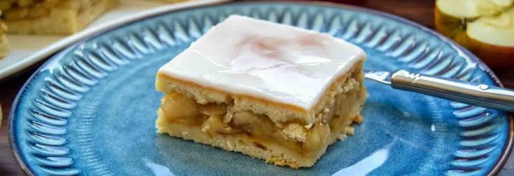 Gedeckter Apfelkuchen vom Blech