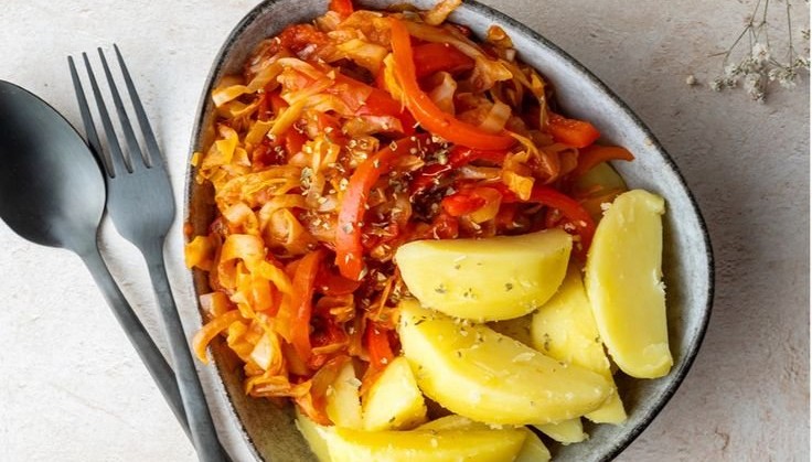 Spitzkohlpfanne mit Paprika