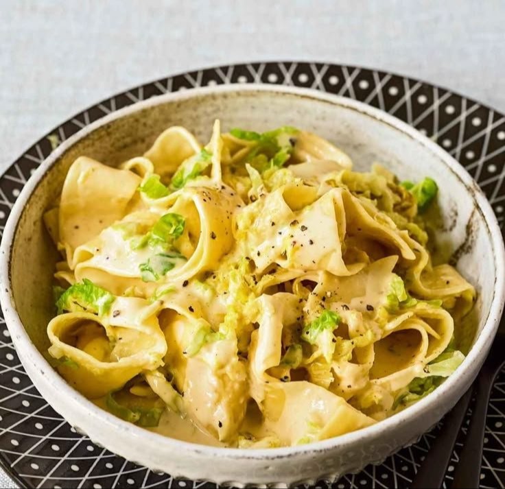 Tagliatelle mit Wirsing-Käse-Sauce
