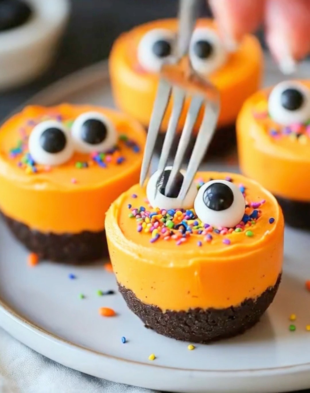 No-Bake Mini Halloween Cheesecakes