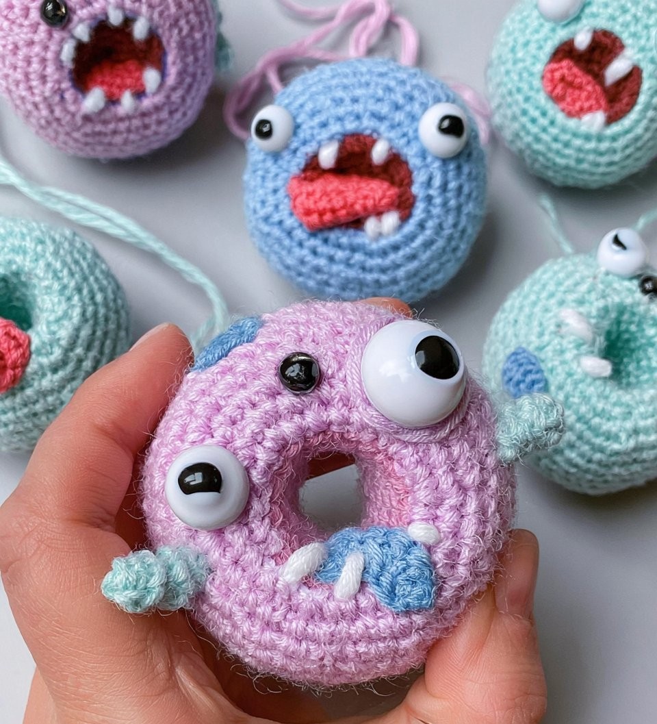 Crochet Scared Donut Amigurumi