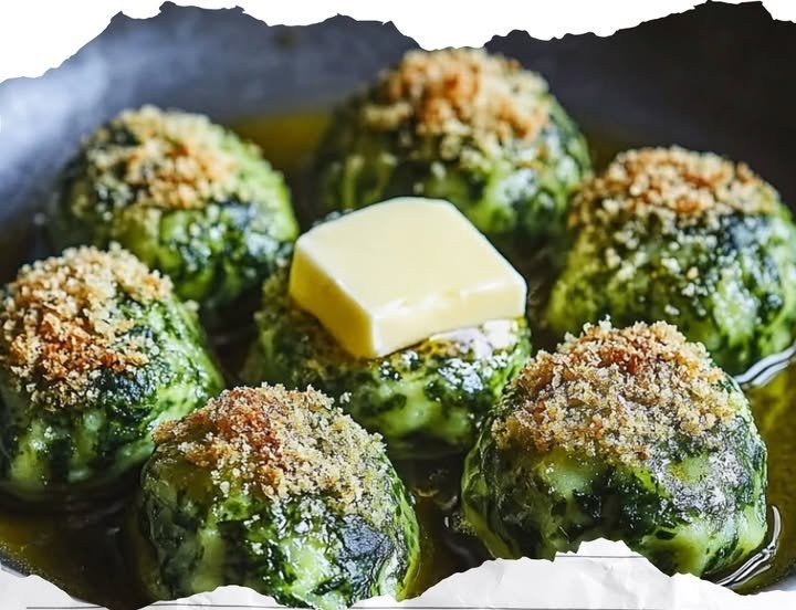 Südtiroler Spinatknödel mit Butter und Parmesan