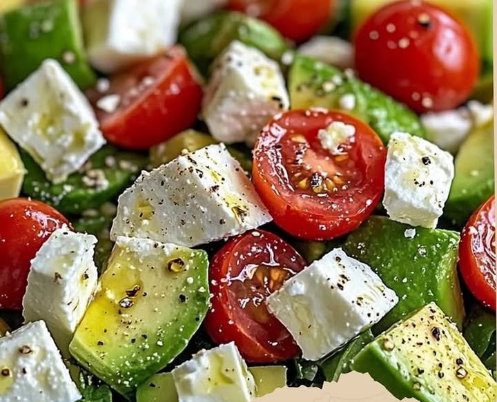 Avocado-Feta-Salat