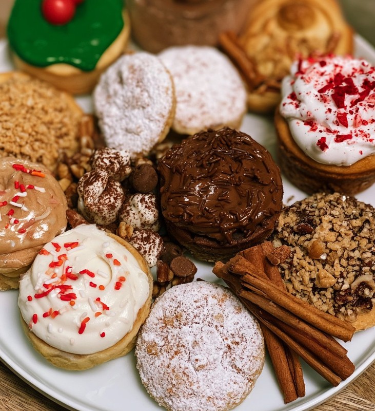 One Hundred Easy and Festive Christmas Desserts