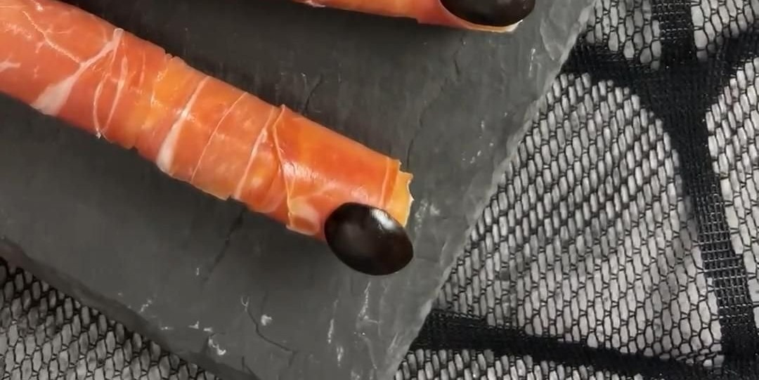 Halloween Witches Fingers Recipe | Fall Holiday Appetizer Inspo | Spooky Halloween Party Finds | App