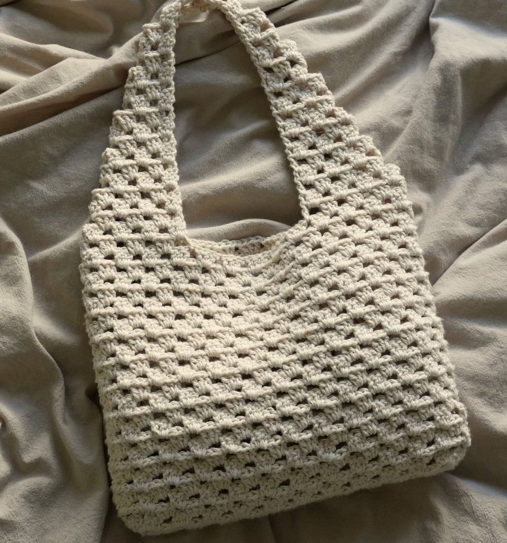 Crochet Granny Stitch Tote Bag: Free Pattern and Video Tutorial