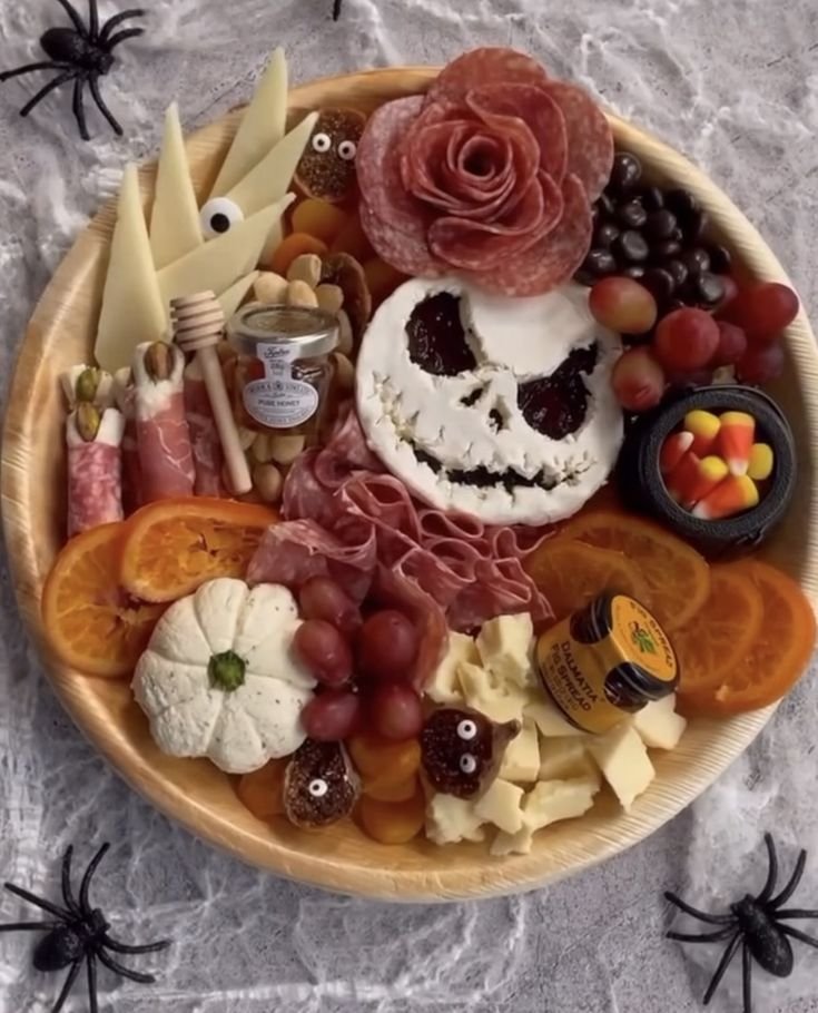 Nightmare before christmas charcuterie board | Nightmare before christmas appetizers, Yummy halloween food, Halloween buffet food
