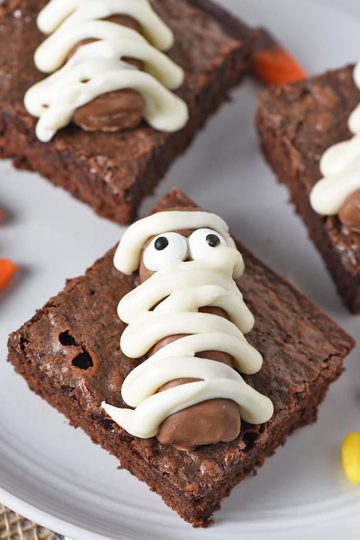 Easy Twix Bar Mummy Halloween Brownies | Halloween snacks for kids, Easy halloween snacks, Brownies for halloween
