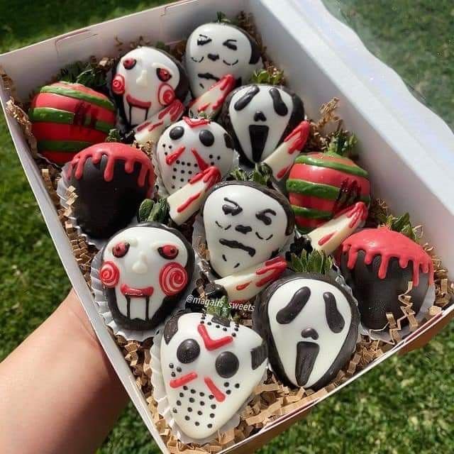 Killer Berries: Halloween Chocolate Covered Strawberries | Ghost face strawberries, Ghostface strawberries, Michael myers strawberries