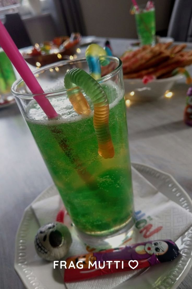 Halloween-Getränk mit Götterspeise - Rezept | Frag Mutti