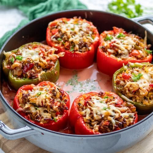 Gefüllte Paprika mit Gemüse und Hackfleisch