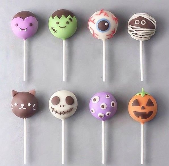 20 Ideas de maquillaje para un look terroríficamente seductor en Halloween | Halloween cakepops ideas, Cake pop designs halloween, Cute halloween cake pops