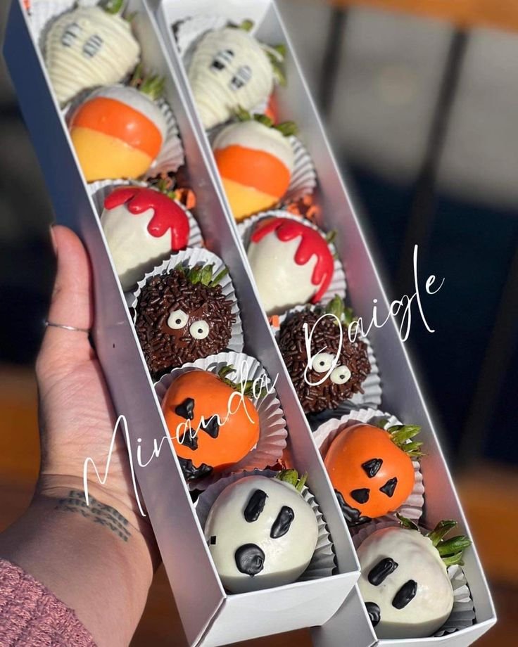 Halloween Chocolate Covered Strawberries