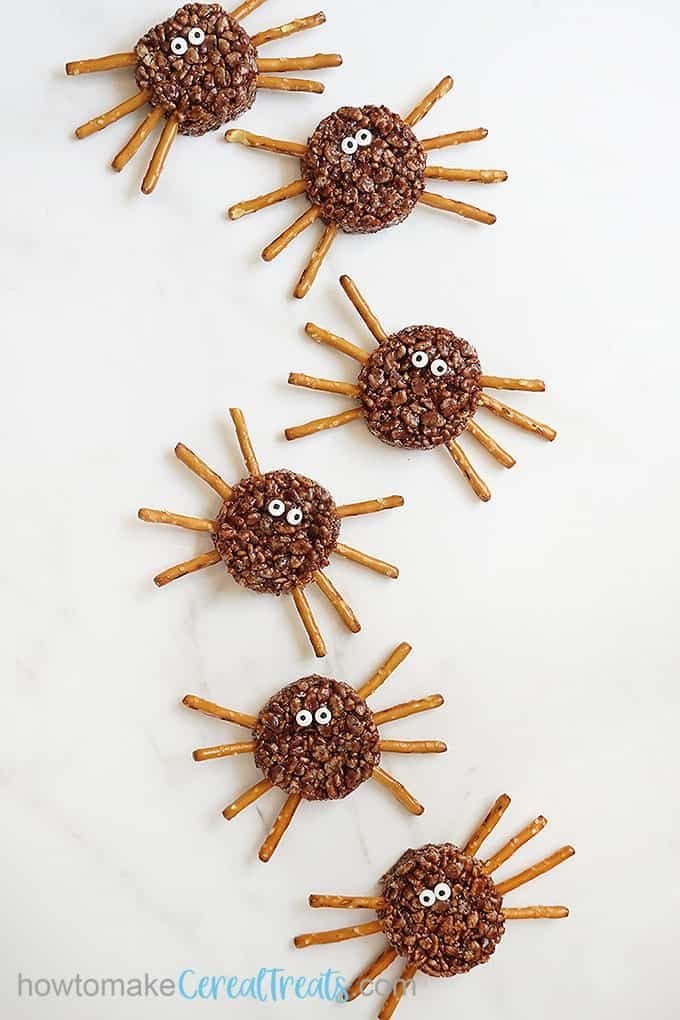 HALLOWEEN RICE KRISPIE TREAT SPIDERS -- Turn rich, delicious chocolate cereal treats into scary spid