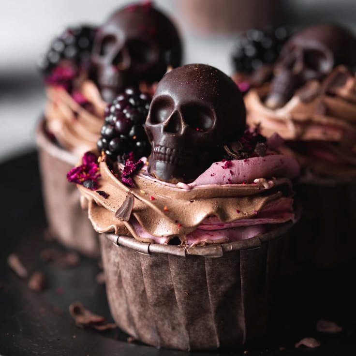 Vegan Halloween Cupcakes with Chocolate Skulls | Gothic dessert design, Goth party dessert inspiration, Dark cupcakes