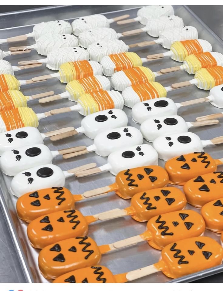 Creative Halloween Treats for a Spooky Celebration | Cakesickles designs, Halloween cake pops ideas, Halloween dipped treats