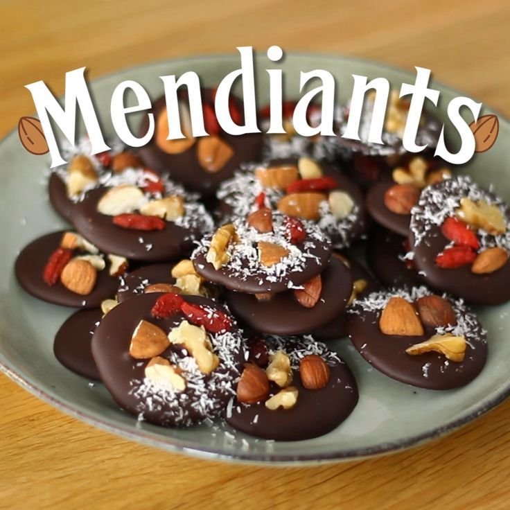 Mendiants, chocolats aux fruits secs