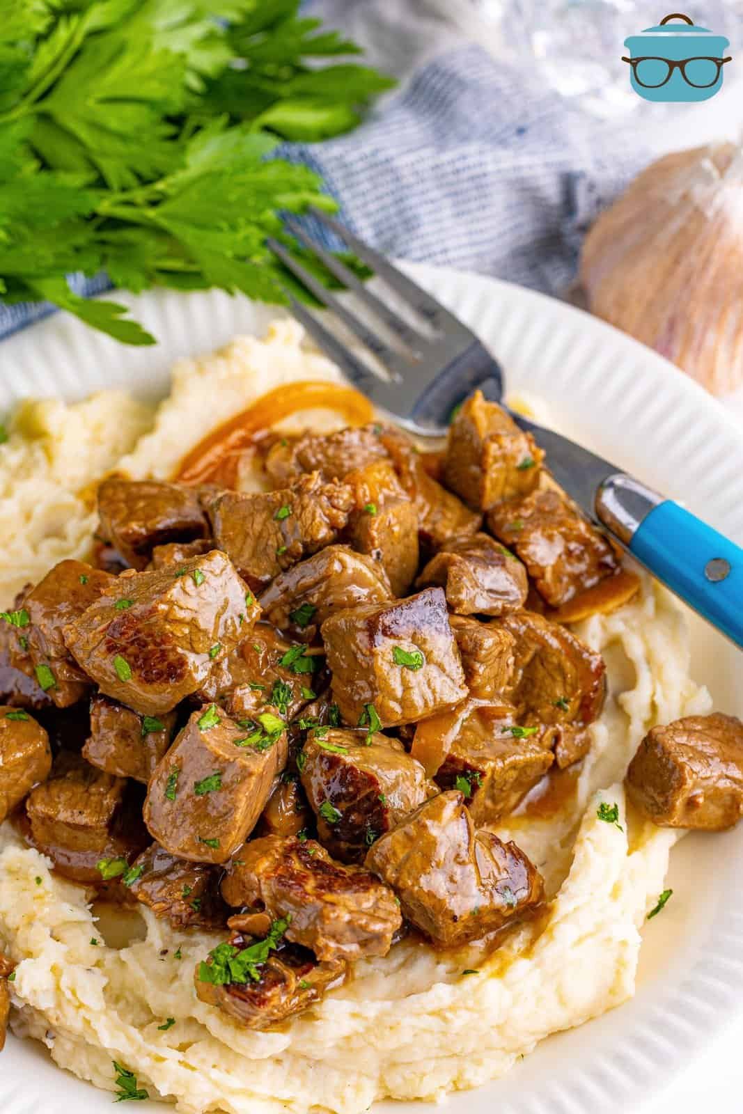SLOW COOKER GARLIC BUTTER STEAK BITES