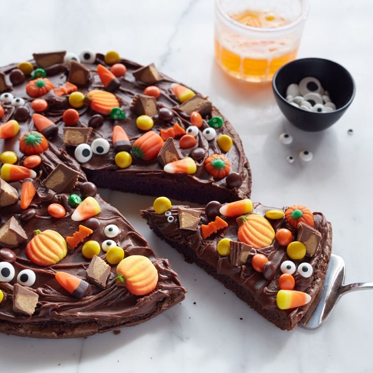 Happy Halloween Brownie Pizza - Pillsbury Baking