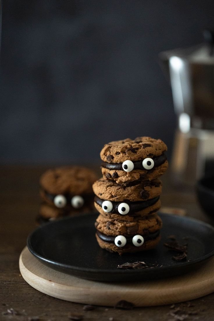 Halloween Kekse ohne Ausstecher: Gefüllte Chocolate Chip Cookies
