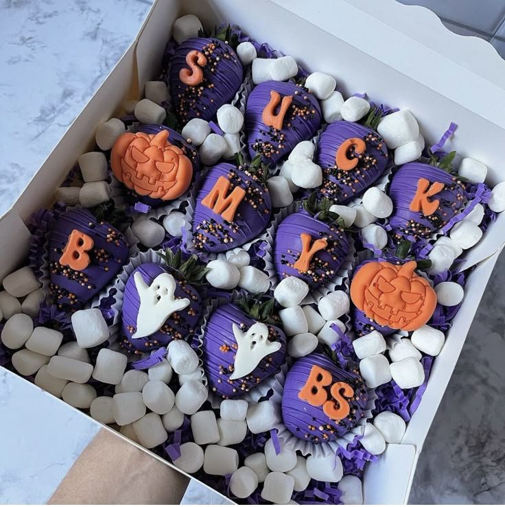 halloween chocolate covered strawberries 🎃