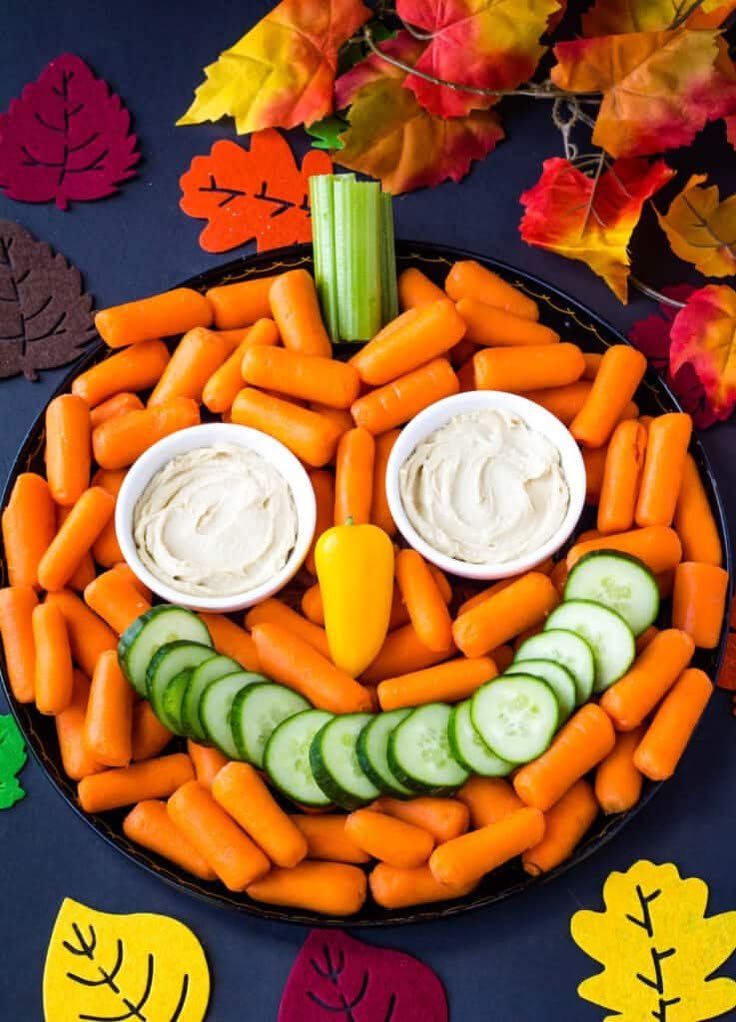 My favorite Halloween treats - Spooky Face Veggie Platter | Pumpkin veggie platter, Pumpkin vegetable tray, Veggie tray for halloween